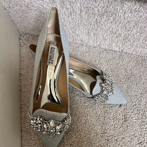 Badgley Mischka Shoes - The Badgley Mischka Silver Flats Size10